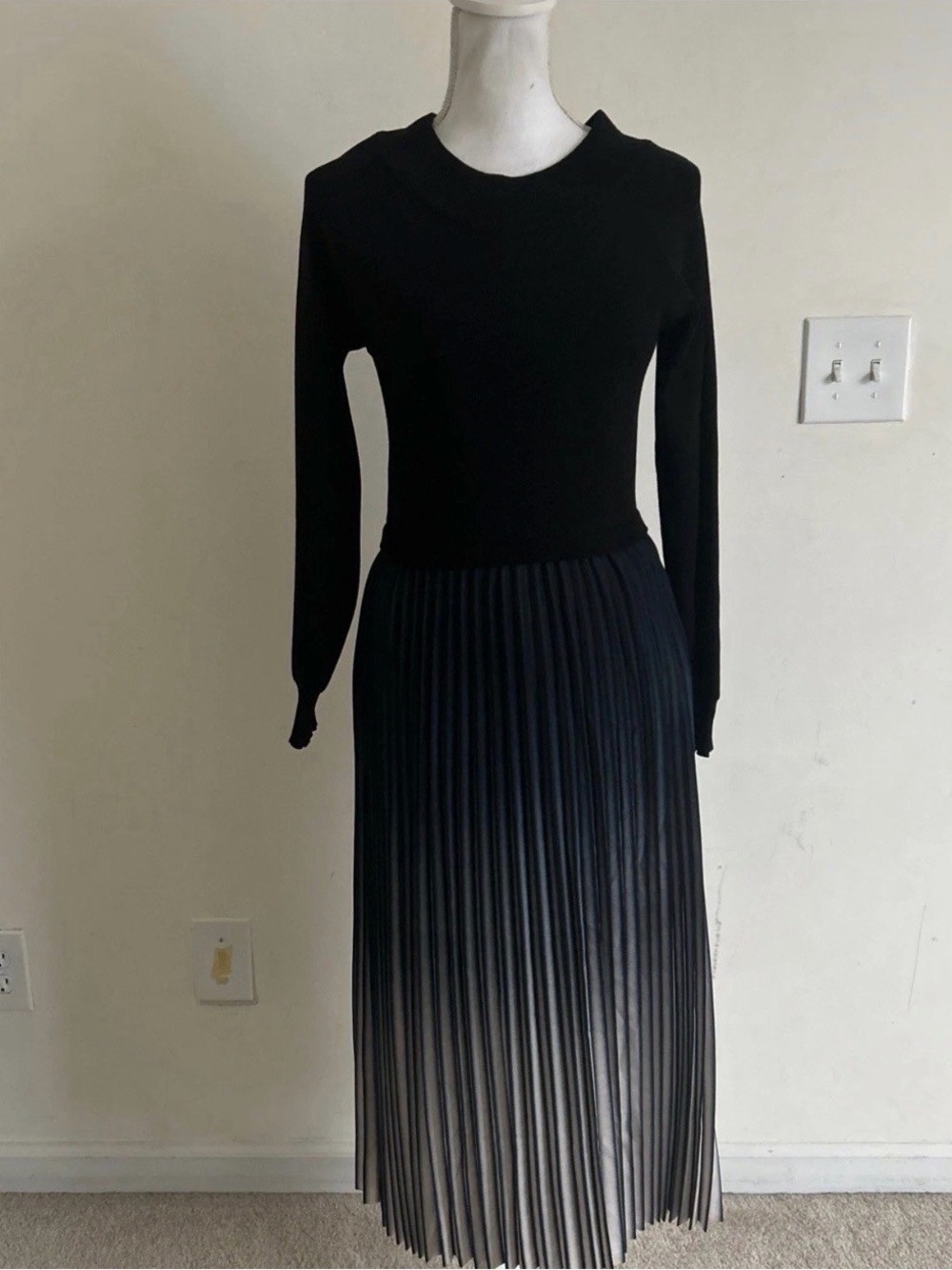 Nanette Lapore Womans Medium LS Knit Bodice Silky Pleated Bottom Dress